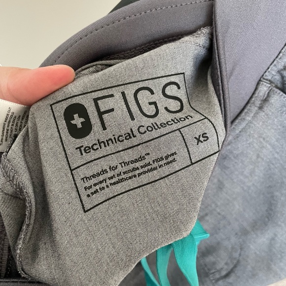 SOLD Figs SET graphite Rafaela XXS top/ Kade XS bottoms - Picture 5 of 6